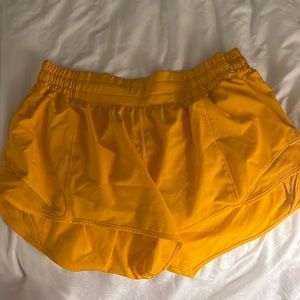 Lululemon Hotty Hot short 2.5 Tangerine